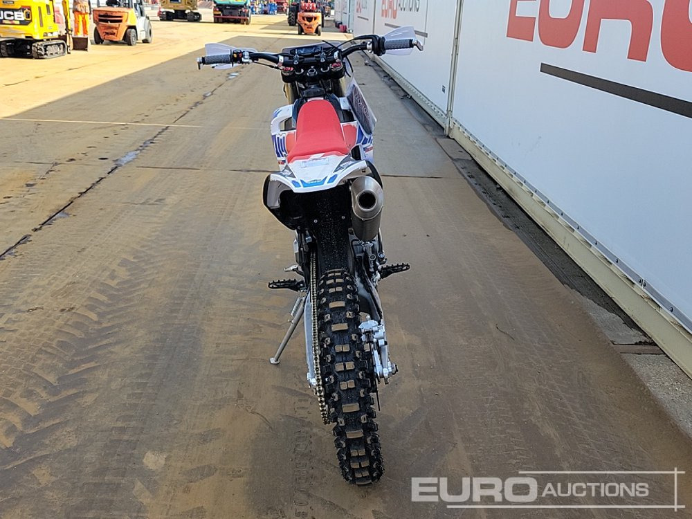 Unused 2025 Apollo Storm 300cc Motorcross Bike, 21" Front, 18" Rear Tyres, Electric Start, Air Cooled, Hydraulic Suspension, Disc Brakes, Lighting Kit (UNASSEMBLED) - دراجة نارية: صورة 4 Unused 2025 Apollo Storm 300cc Motorcross Bike, 21" Front, 18" Rear Tyres, Electric Start, Air Cooled, Hydraulic Suspension, Disc Brakes, Lighting Kit (UNASSEMBLED) - دراجة نارية: صورة 4