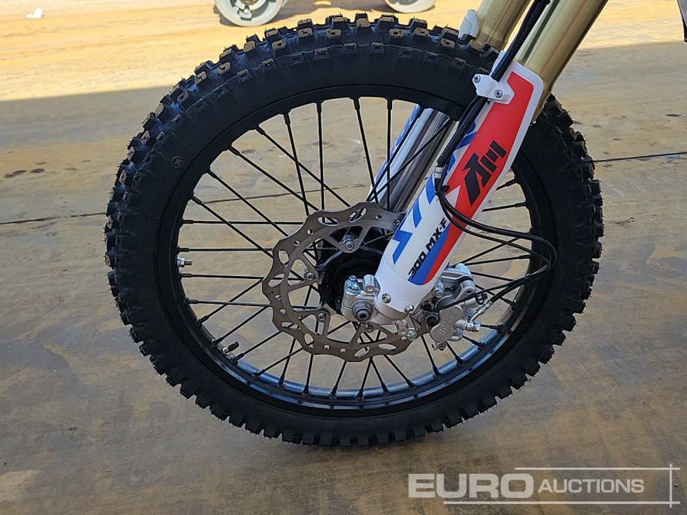 دراجة نارية Unused 2025 Apollo Storm 300cc Motorcross Bike, 21" Front, 18" Rear Tyres, Electric Start, Air Cooled, Hydraulic Suspension, Disc Brakes, Lighting Kit (UNASSEMBLED): صورة 10 دراجة نارية Unused 2025 Apollo Storm 300cc Motorcross Bike, 21" Front, 18" Rear Tyres, Electric Start, Air Cooled, Hydraulic Suspension, Disc Brakes, Lighting Kit (UNASSEMBLED): صورة 10