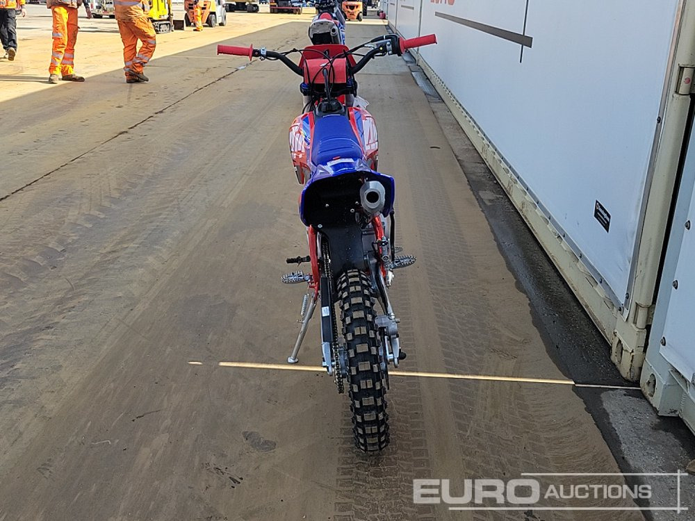 Unused 2025 Apollo Thunder 125cc Motorcross Bike, 17" Front, 14" Rear Tyres,  Electric Start, Air Cooled, Hydraulic Suspension, Disc Brakes, Lighting Kit (UNASSEMBLED) - دراجة نارية: صورة 4 Unused 2025 Apollo Thunder 125cc Motorcross Bike, 17" Front, 14" Rear Tyres,  Electric Start, Air Cooled, Hydraulic Suspension, Disc Brakes, Lighting Kit (UNASSEMBLED) - دراجة نارية: صورة 4