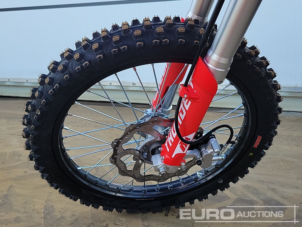 دراجة نارية Unused 2025 Apollo Thunder 250cc Motorcross Bike, 21" Front, 18" Rear Tyres, Electric Start, Air Cooled, Hydraulic Suspension, Disc Brakes, Lighting Kit (UNASSEMBLED): صورة 8 دراجة نارية Unused 2025 Apollo Thunder 250cc Motorcross Bike, 21" Front, 18" Rear Tyres, Electric Start, Air Cooled, Hydraulic Suspension, Disc Brakes, Lighting Kit (UNASSEMBLED): صورة 8