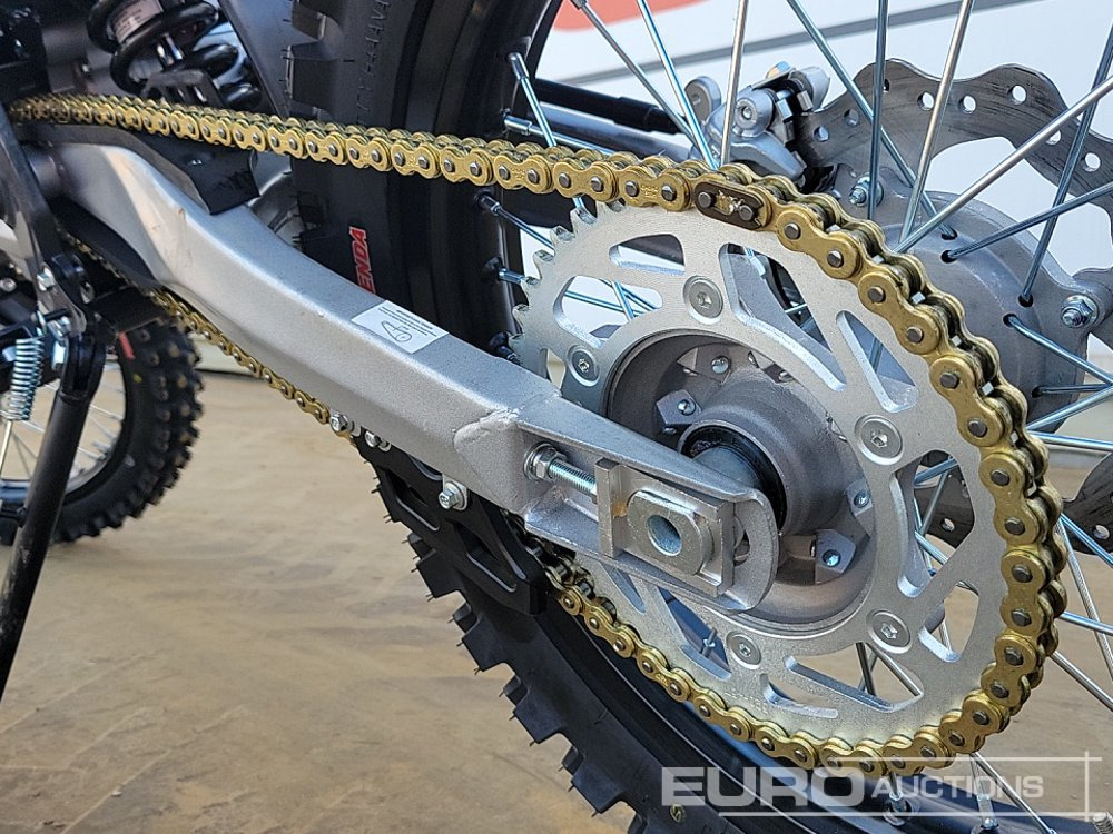 دراجة نارية Unused 2025 Apollo Thunder 250cc Motorcross Bike, 21" Front, 18" Rear Tyres, Electric Start, Air Cooled, Hydraulic Suspension, Disc Brakes, Lighting Kit (UNASSEMBLED): صورة 22 دراجة نارية Unused 2025 Apollo Thunder 250cc Motorcross Bike, 21" Front, 18" Rear Tyres, Electric Start, Air Cooled, Hydraulic Suspension, Disc Brakes, Lighting Kit (UNASSEMBLED): صورة 22