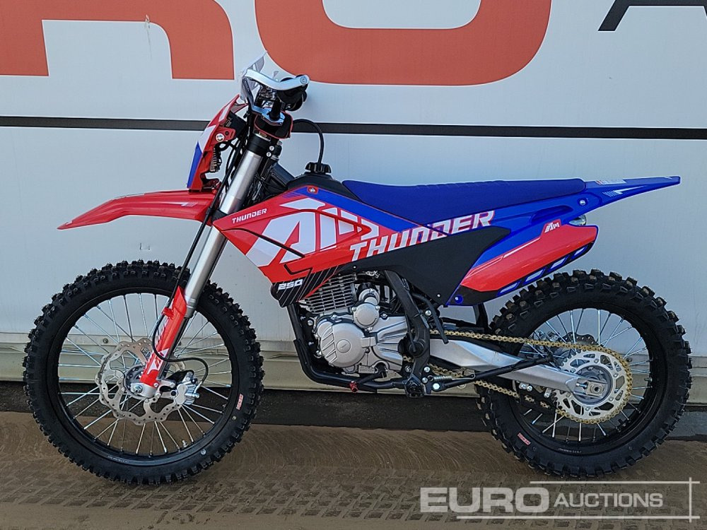 Unused 2025 Apollo Thunder 250cc Motorcross Bike, 21" Front, 18" Rear Tyres, Electric Start, Air Cooled, Hydraulic Suspension, Disc Brakes, Lighting Kit (UNASSEMBLED) - دراجة نارية: صورة 2 Unused 2025 Apollo Thunder 250cc Motorcross Bike, 21" Front, 18" Rear Tyres, Electric Start, Air Cooled, Hydraulic Suspension, Disc Brakes, Lighting Kit (UNASSEMBLED) - دراجة نارية: صورة 2