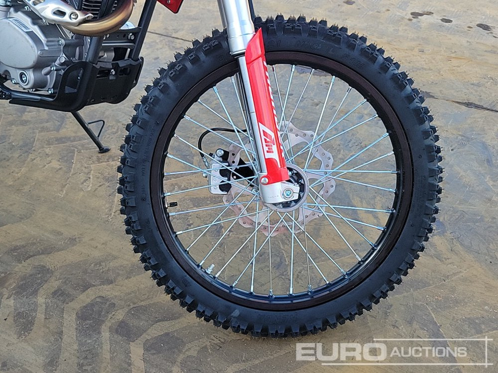 دراجة نارية Unused 2025 Apollo Thunder 250cc Motorcross Bike, 21" Front, 18" Rear Tyres, Electric Start, Air Cooled, Hydraulic Suspension, Disc Brakes, Lighting Kit (UNASSEMBLED): صورة 11 دراجة نارية Unused 2025 Apollo Thunder 250cc Motorcross Bike, 21" Front, 18" Rear Tyres, Electric Start, Air Cooled, Hydraulic Suspension, Disc Brakes, Lighting Kit (UNASSEMBLED): صورة 11
