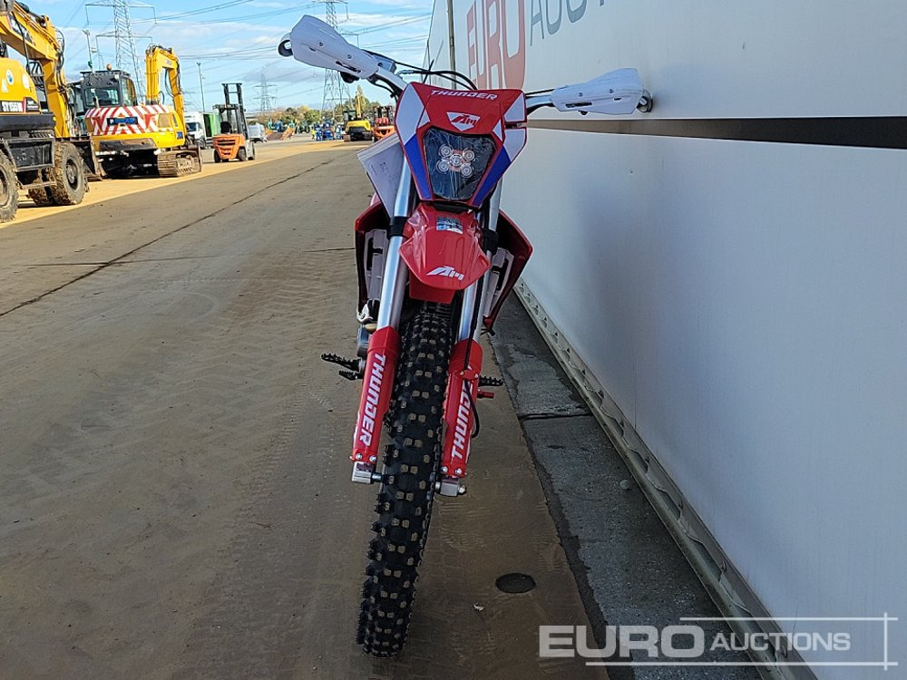 دراجة نارية Unused 2025 Apollo Thunder 250cc Motorcross Bike, 21" Front, 18" Rear Tyres, Electric Start, Air Cooled, Hydraulic Suspension, Disc Brakes, Lighting Kit (UNASSEMBLED): صورة 7 دراجة نارية Unused 2025 Apollo Thunder 250cc Motorcross Bike, 21" Front, 18" Rear Tyres, Electric Start, Air Cooled, Hydraulic Suspension, Disc Brakes, Lighting Kit (UNASSEMBLED): صورة 7