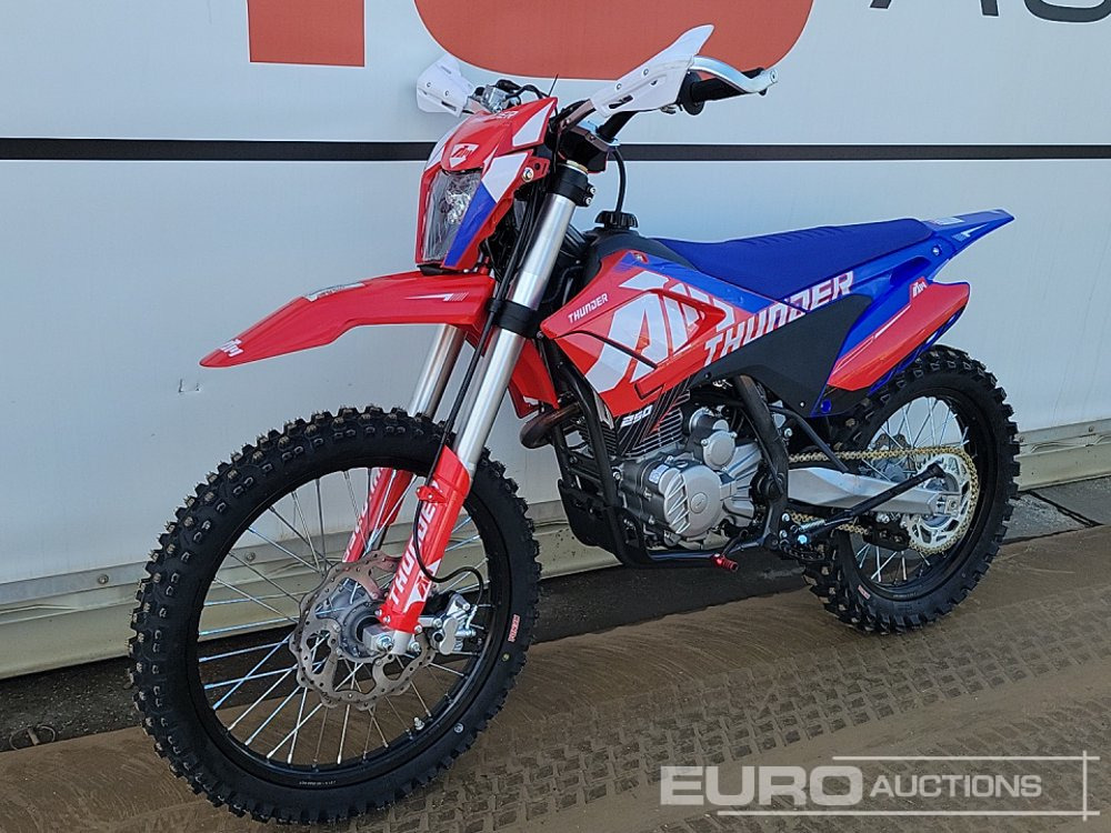 Unused 2025 Apollo Thunder 250cc Motorcross Bike, 21" Front, 18" Rear Tyres, Electric Start, Air Cooled, Hydraulic Suspension, Disc Brakes, Lighting Kit (UNASSEMBLED) - دراجة نارية: صورة 1 Unused 2025 Apollo Thunder 250cc Motorcross Bike, 21" Front, 18" Rear Tyres, Electric Start, Air Cooled, Hydraulic Suspension, Disc Brakes, Lighting Kit (UNASSEMBLED) - دراجة نارية: صورة 1