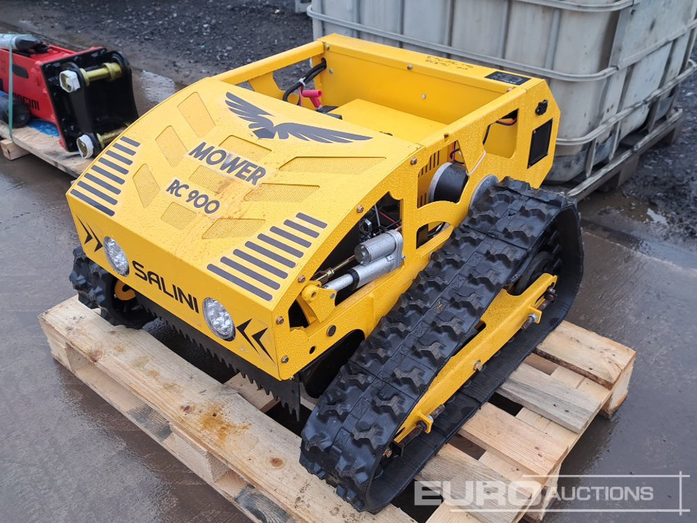 Unused 2025 Salini RC-900 Radio Controlled Tracked Lawnmower (Controls in Office) - جزازة أعشاب الحدائق: صورة 1 Unused 2025 Salini RC-900 Radio Controlled Tracked Lawnmower (Controls in Office) - جزازة أعشاب الحدائق: صورة 1