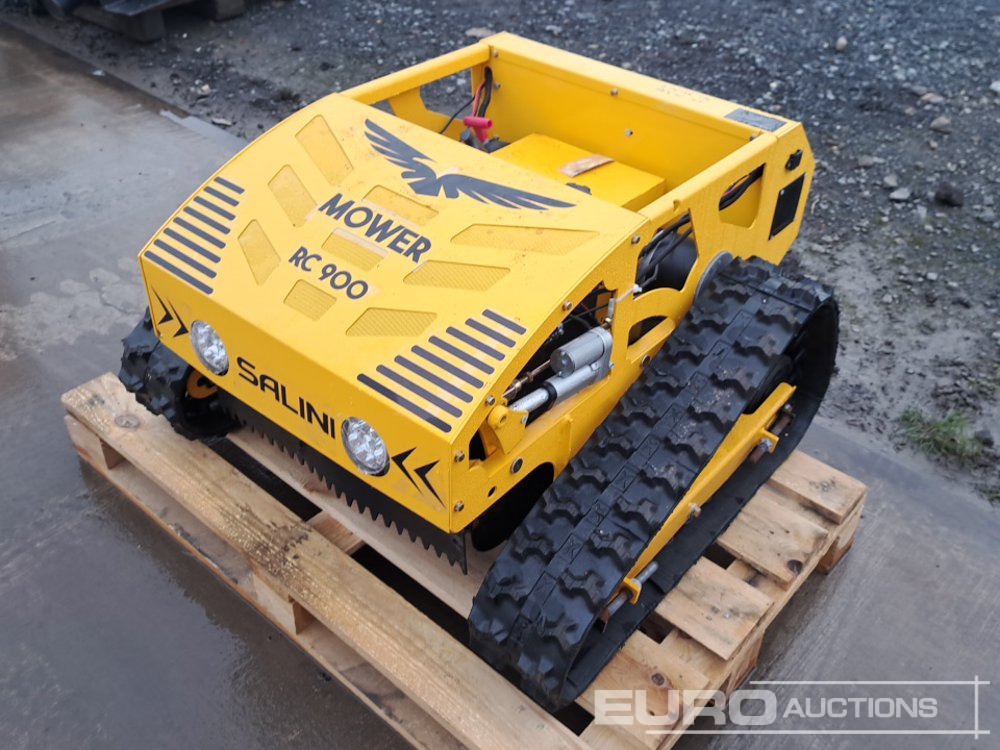 Unused 2025 Salini RC-900 Radio Controlled Tracked Lawnmower (Controls in Office) - جزازة أعشاب الحدائق: صورة 1 Unused 2025 Salini RC-900 Radio Controlled Tracked Lawnmower (Controls in Office) - جزازة أعشاب الحدائق: صورة 1