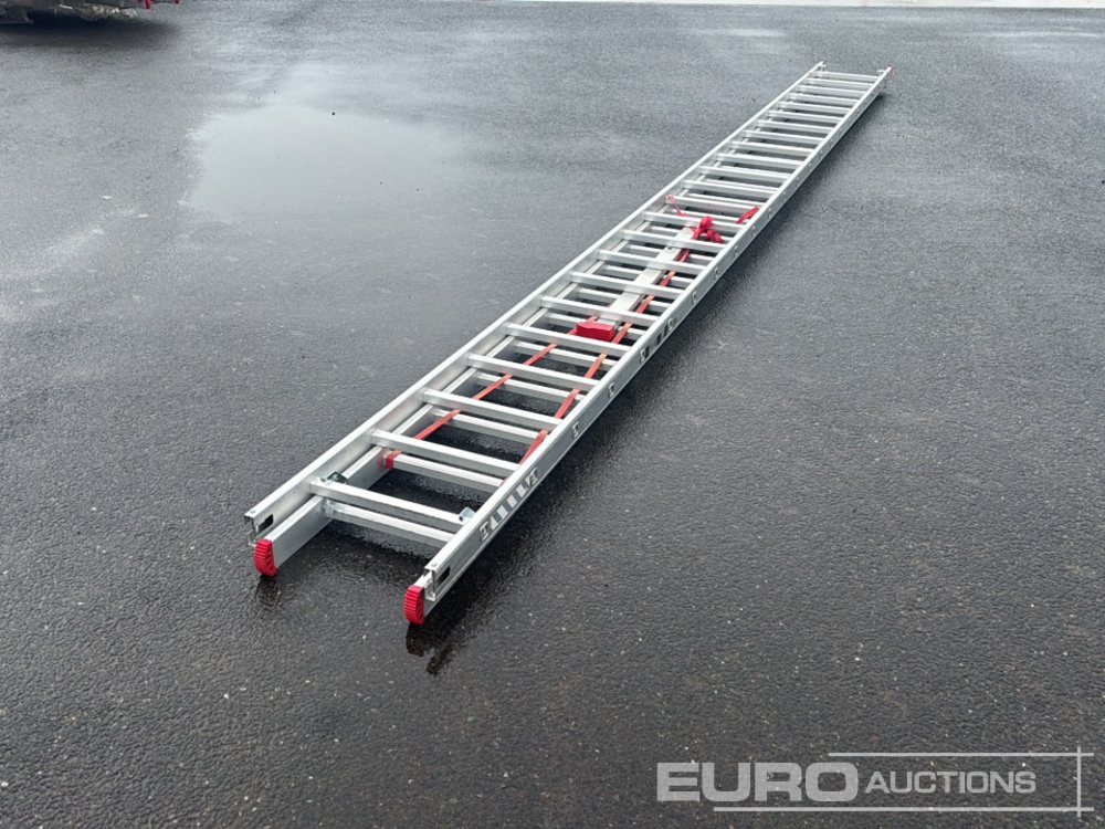 Unused 23 Rung Double Extension Aluminium Ladder, Non Slip Stabliser Bar - معدات البناء: صورة 4 Unused 23 Rung Double Extension Aluminium Ladder, Non Slip Stabliser Bar - معدات البناء: صورة 4