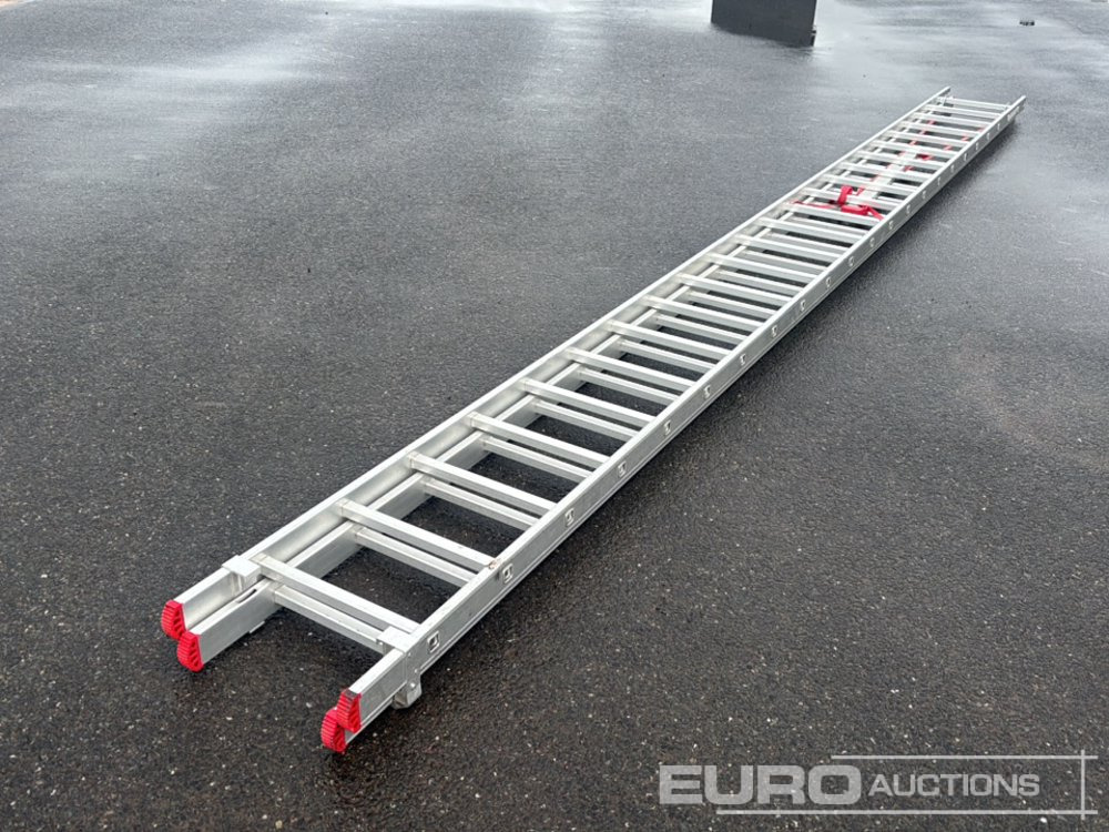 Unused 23 Rung Double Extension Aluminium Ladder, Non Slip Stabliser Bar - معدات الورش: صورة 2 Unused 23 Rung Double Extension Aluminium Ladder, Non Slip Stabliser Bar - معدات الورش: صورة 2