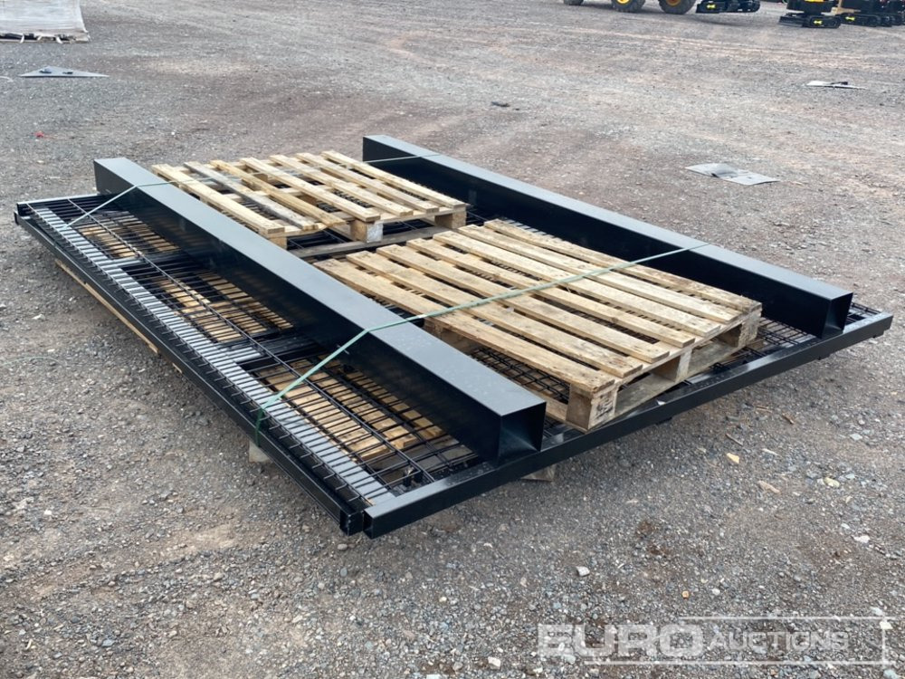 Unused 3m x 2.4m Black Mesh Gate (2 of) Posts (2 of) - معدات البناء: صورة 5 Unused 3m x 2.4m Black Mesh Gate (2 of) Posts (2 of) - معدات البناء: صورة 5