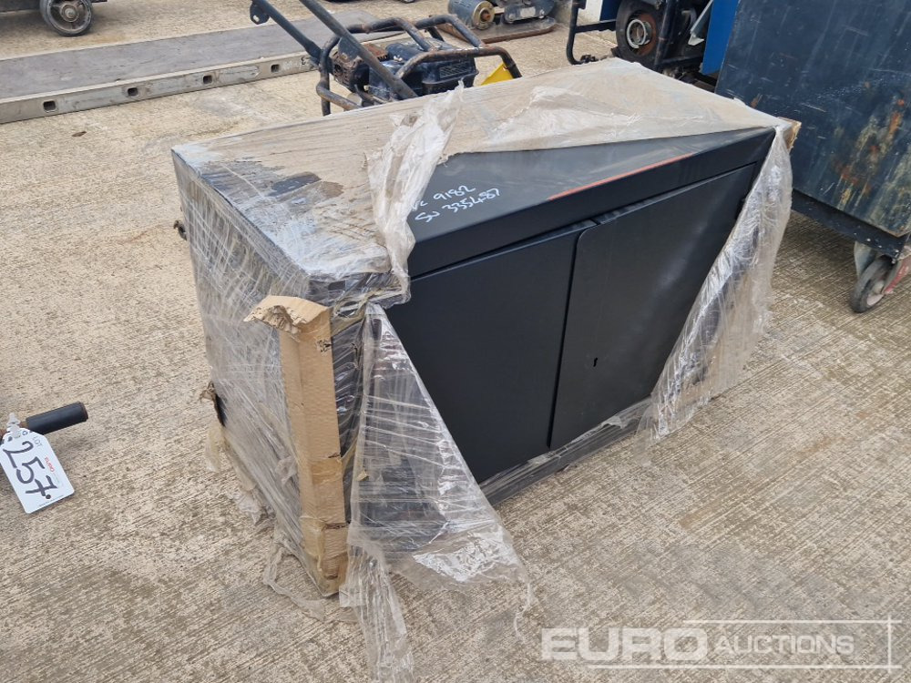 Unused Armorgard 36" Storage Box - معدات البناء: صورة 1 Unused Armorgard 36" Storage Box - معدات البناء: صورة 1