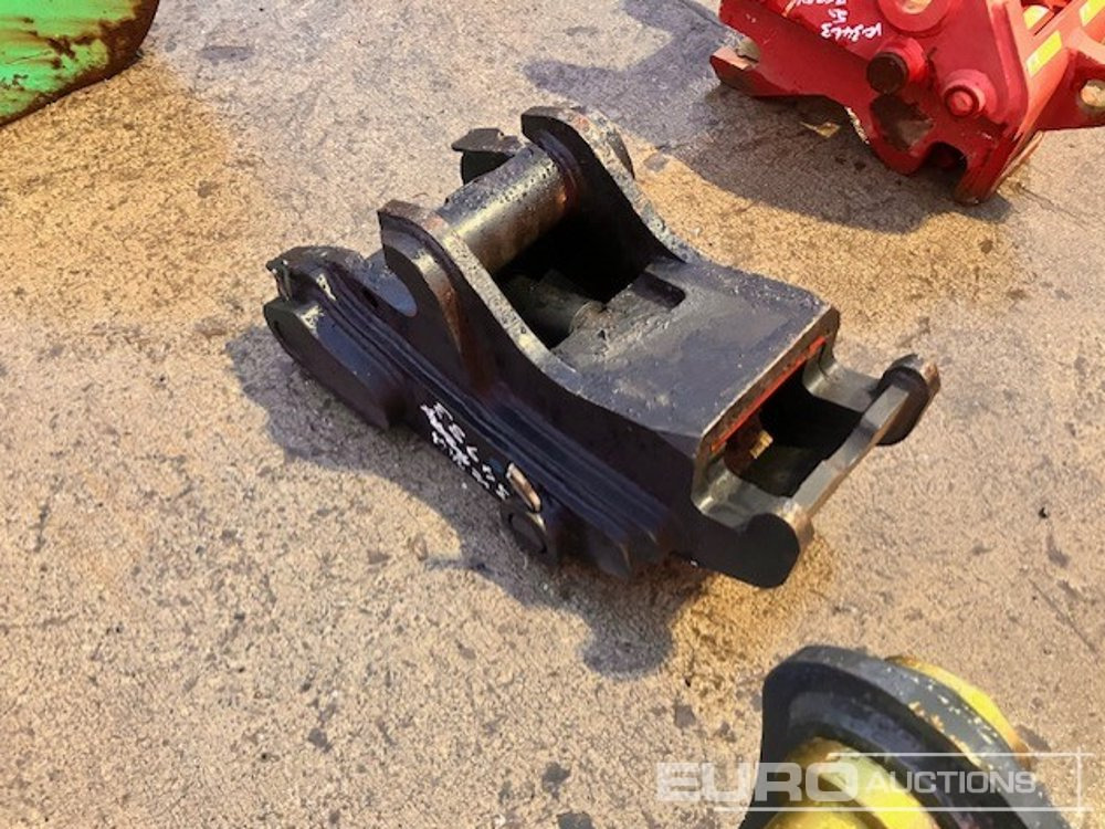 Unused CAT Hydraulic Double Lock QH 50mm Pin to suit 6-8 Ton Excavator - قارنة توصيل هيدروليكي: صورة 3 Unused CAT Hydraulic Double Lock QH 50mm Pin to suit 6-8 Ton Excavator - قارنة توصيل هيدروليكي: صورة 3