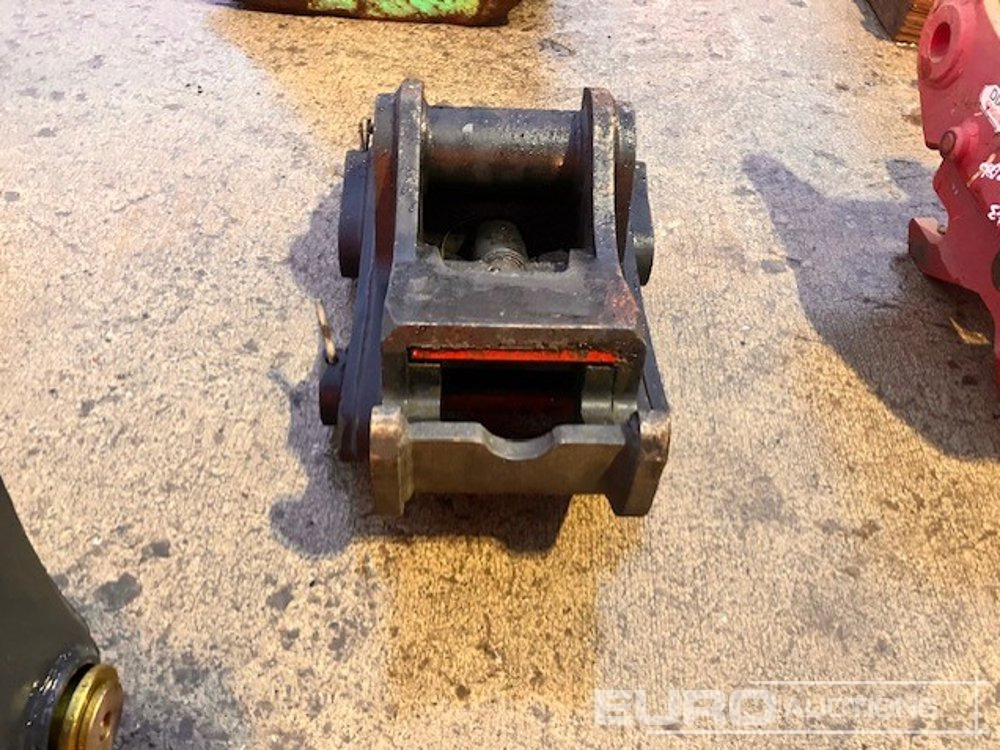 Unused CAT Hydraulic Double Lock QH 50mm Pin to suit 6-8 Ton Excavator - قارنة توصيل هيدروليكي: صورة 4 Unused CAT Hydraulic Double Lock QH 50mm Pin to suit 6-8 Ton Excavator - قارنة توصيل هيدروليكي: صورة 4