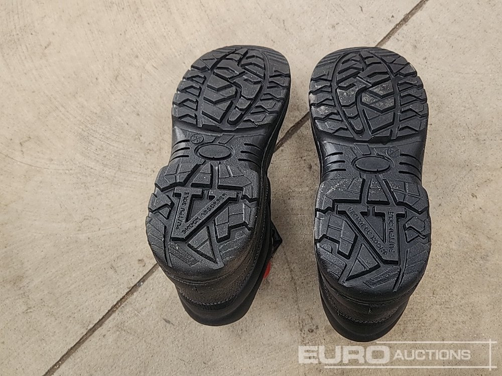 معدات الورش Unused V12 Size 10 Safety Boots: صورة 16