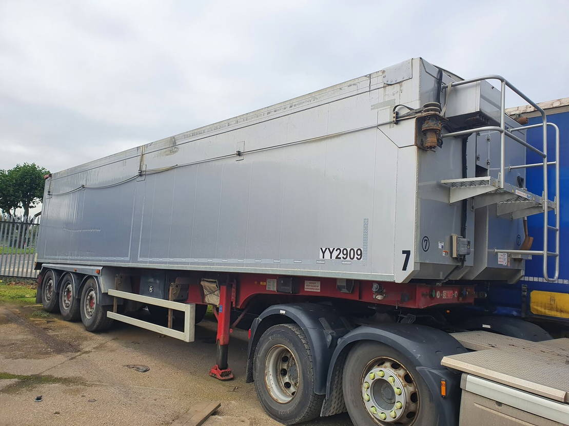 Fruehauf - قلابة نصف مقطورة نصف مقطورة قلابة: صورة 1 Fruehauf - قلابة نصف مقطورة نصف مقطورة قلابة: صورة 1