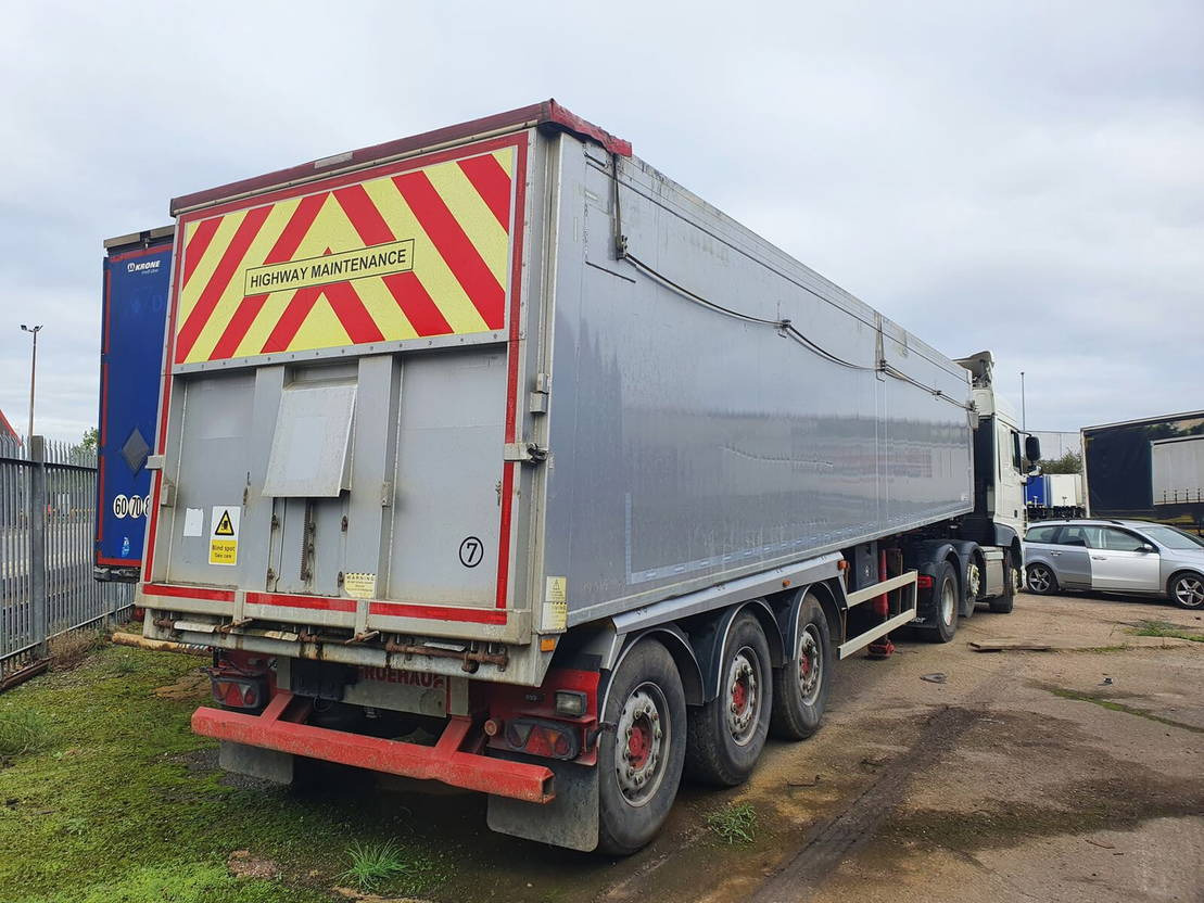 Fruehauf - قلابة نصف مقطورة نصف مقطورة قلابة: صورة 5 Fruehauf - قلابة نصف مقطورة نصف مقطورة قلابة: صورة 5