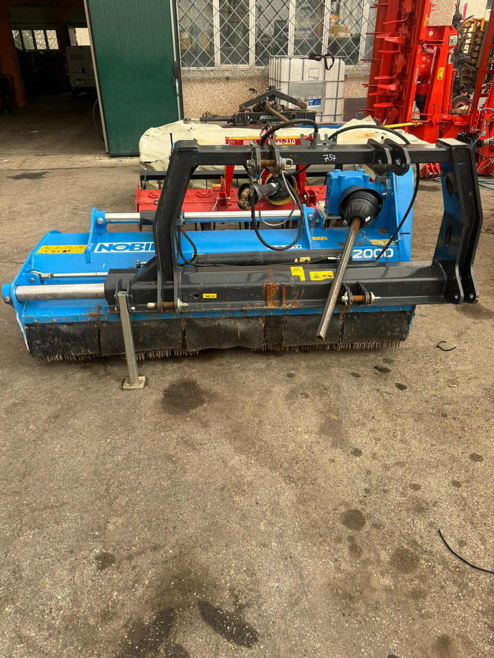 Nobili trincia laterale usata BVL 2000 - جزازة حافة: صورة 2 Nobili trincia laterale usata BVL 2000 - جزازة حافة: صورة 2