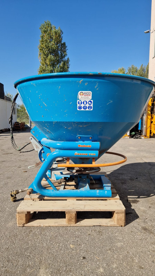 Spandiconcime usato Gamberini Magnum 750 - آلة رش السماد: صورة 1 Spandiconcime usato Gamberini Magnum 750 - آلة رش السماد: صورة 1