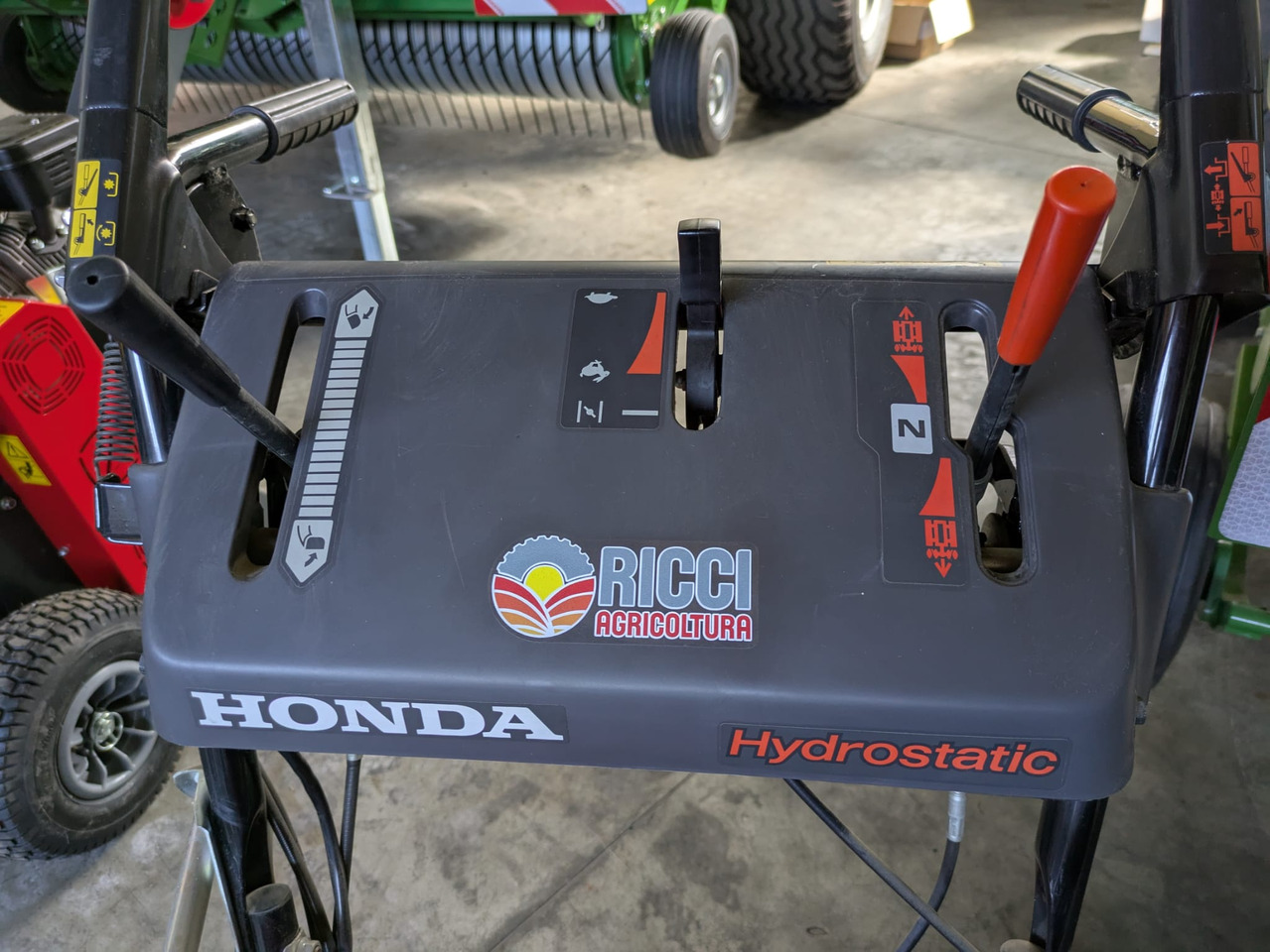 Turbina spazzaneve usata Honda HSS 760 - معدات الحدائق: صورة 4 Turbina spazzaneve usata Honda HSS 760 - معدات الحدائق: صورة 4