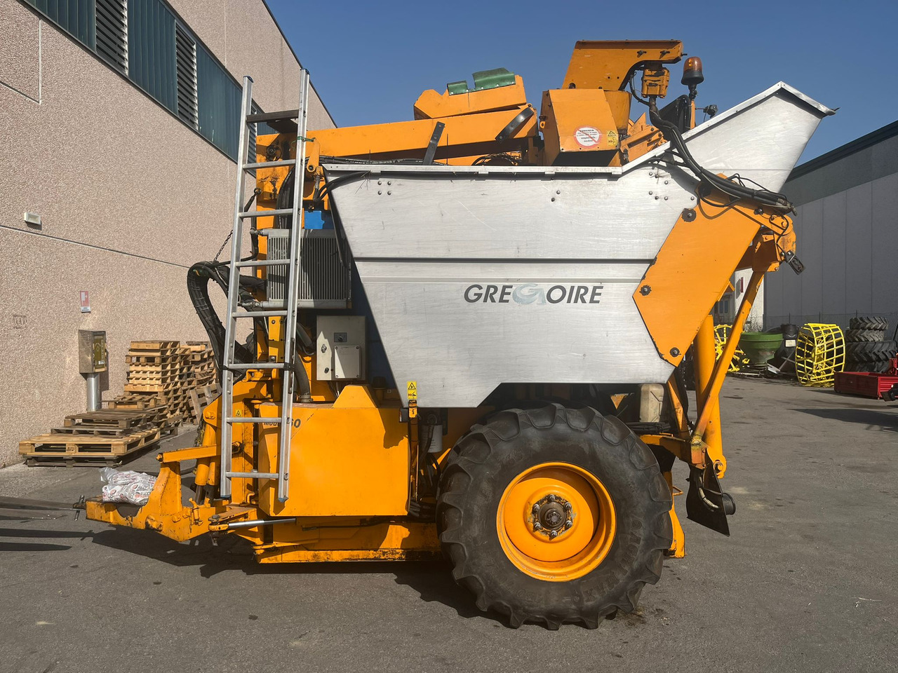 Vendemmiatrice usata Grégoire G60I - حصادة العنب: صورة 1 Vendemmiatrice usata Grégoire G60I - حصادة العنب: صورة 1