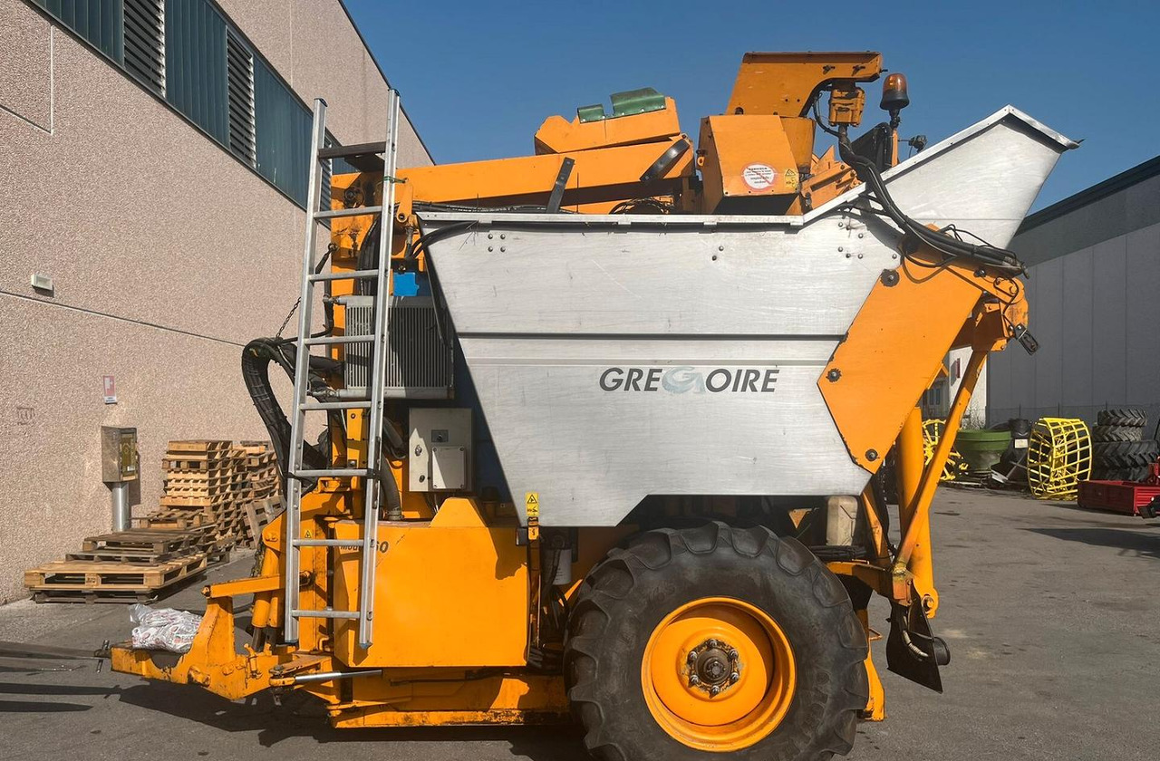 Vendemmiatrice usata Grégoire G60I - حصادة العنب: صورة 1 Vendemmiatrice usata Grégoire G60I - حصادة العنب: صورة 1