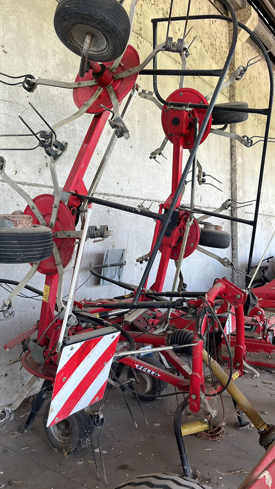 Voltafieno usato Fella TH6606 - آلة تيبيس العشب/ آلة جمع العشب: صورة 3 Voltafieno usato Fella TH6606 - آلة تيبيس العشب/ آلة جمع العشب: صورة 3