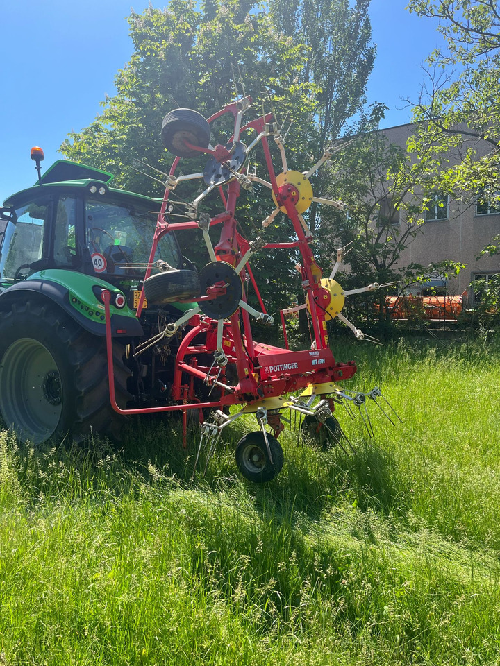 Voltafieno usato Pottinger Hit 690 N - آلة تيبيس العشب/ آلة جمع العشب: صورة 4 Voltafieno usato Pottinger Hit 690 N - آلة تيبيس العشب/ آلة جمع العشب: صورة 4