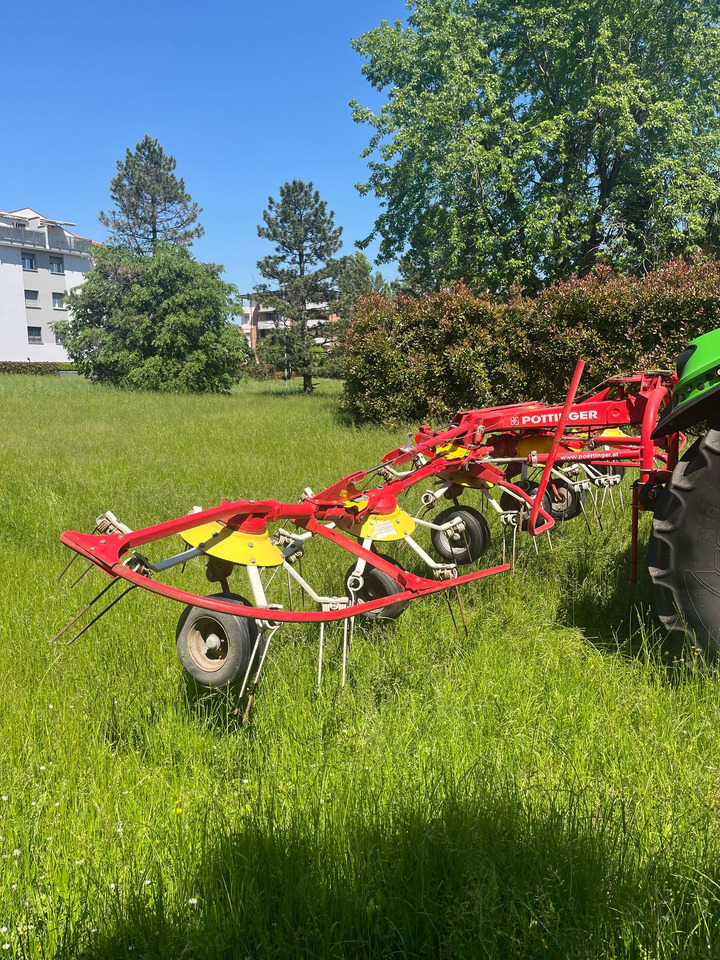 Voltafieno usato Pottinger Hit 690 N - آلة تيبيس العشب/ آلة جمع العشب: صورة 1 Voltafieno usato Pottinger Hit 690 N - آلة تيبيس العشب/ آلة جمع العشب: صورة 1