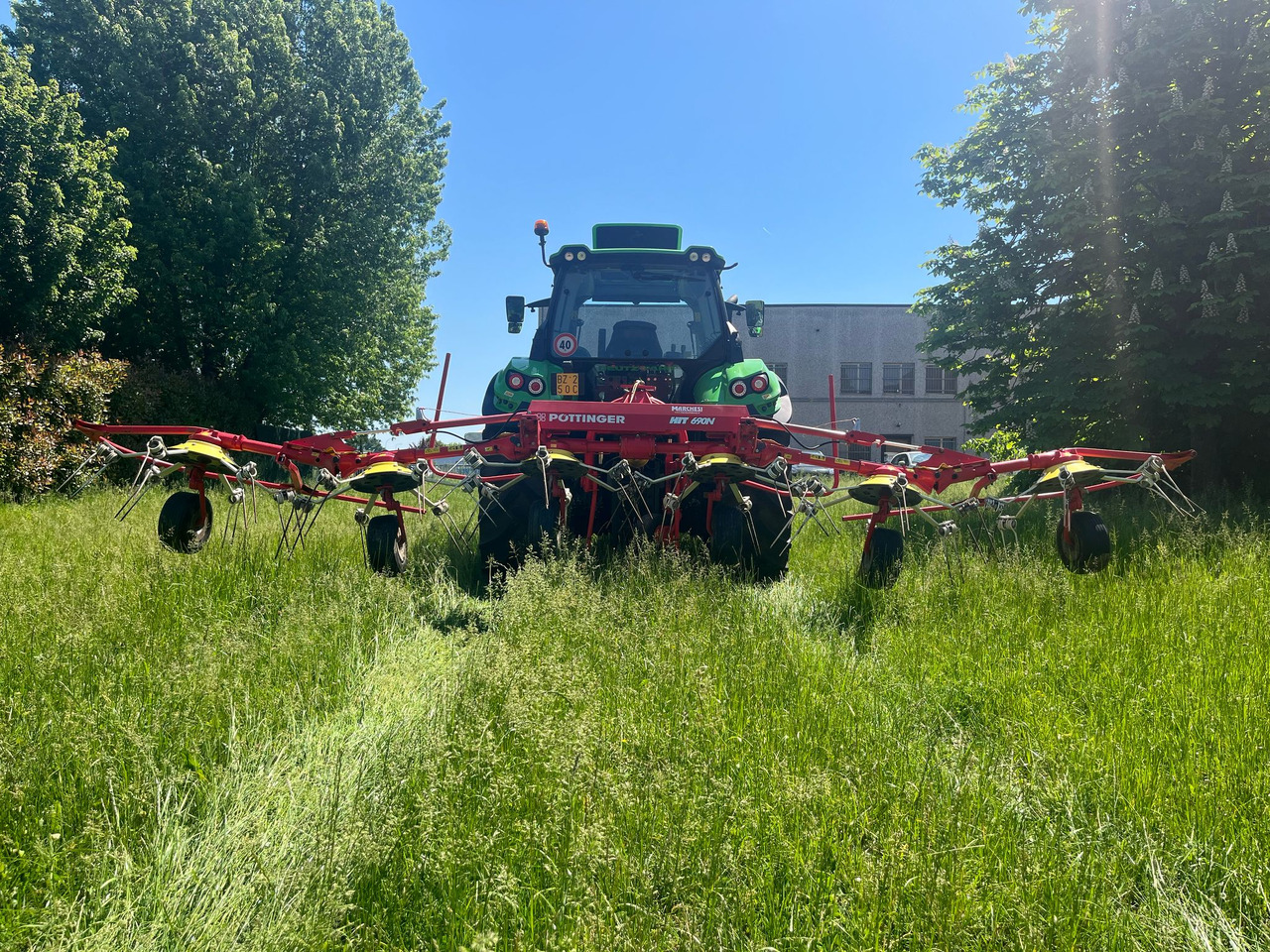 Voltafieno usato Pottinger Hit 690 N - آلة تيبيس العشب/ آلة جمع العشب: صورة 2 Voltafieno usato Pottinger Hit 690 N - آلة تيبيس العشب/ آلة جمع العشب: صورة 2