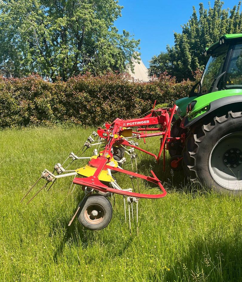 Voltafieno usato Pottinger Hit 690 N - آلة تيبيس العشب/ آلة جمع العشب: صورة 3 Voltafieno usato Pottinger Hit 690 N - آلة تيبيس العشب/ آلة جمع العشب: صورة 3