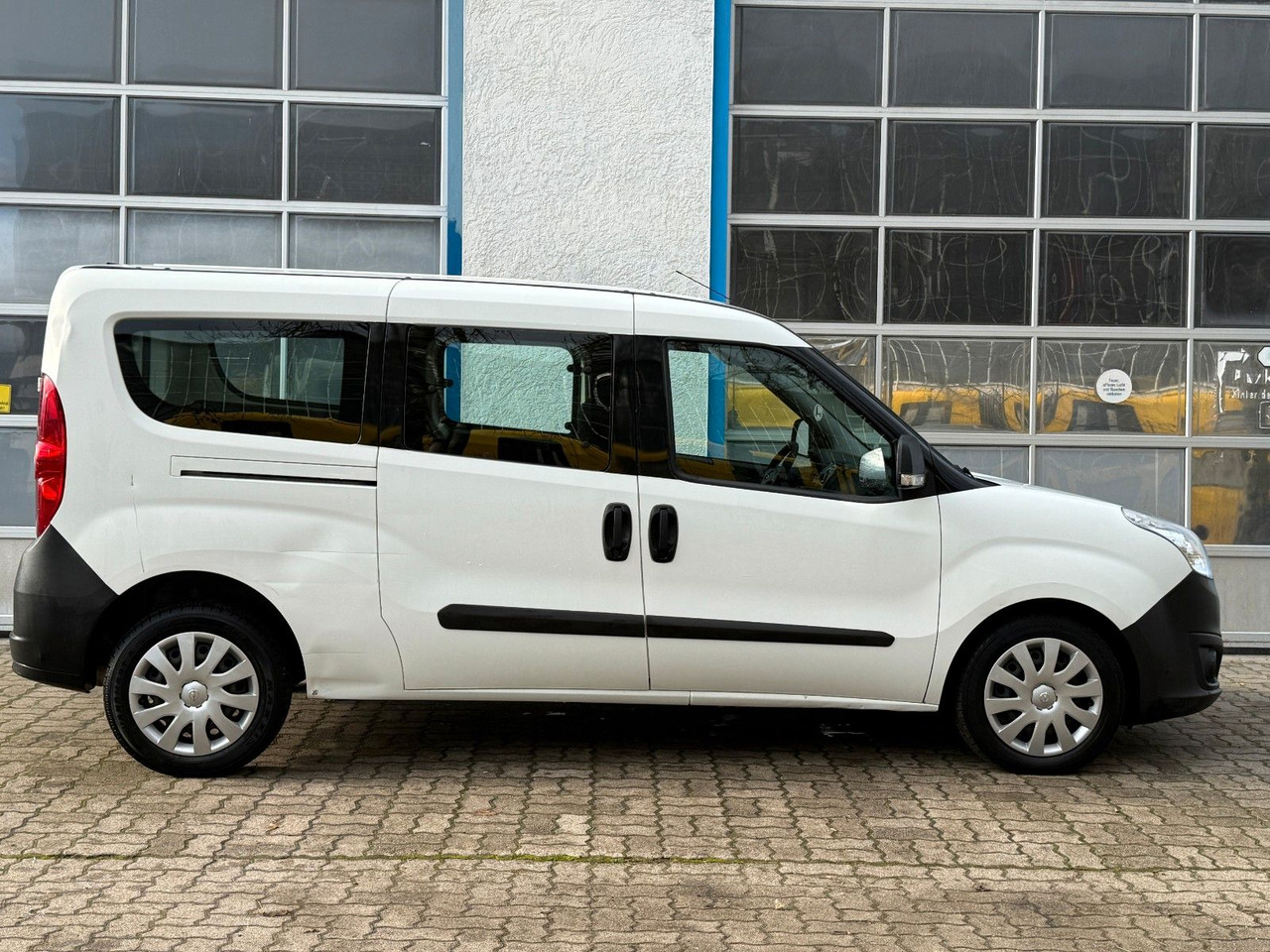 Opel Combo 1.6CDTI L2H1 S/S Easytr. Klima 5-Sitze - ميكروباص: صورة 3 Opel Combo 1.6CDTI L2H1 S/S Easytr. Klima 5-Sitze - ميكروباص: صورة 3