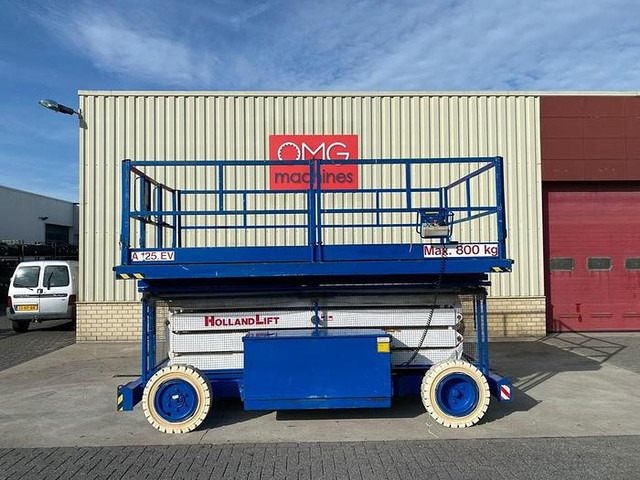 Holland lift Twinstar A-125EV, Schaar hoogwerker - معدات الوصول: صورة 1 Holland lift Twinstar A-125EV, Schaar hoogwerker - معدات الوصول: صورة 1