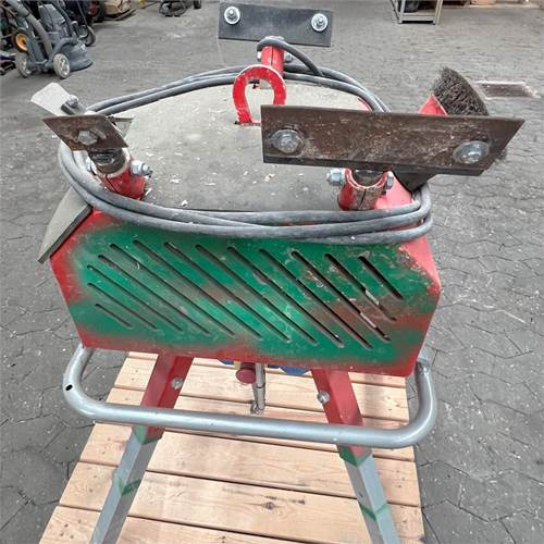 ABC Puliscimattoni - آلة أسفلت: صورة 2 ABC Puliscimattoni - آلة أسفلت: صورة 2