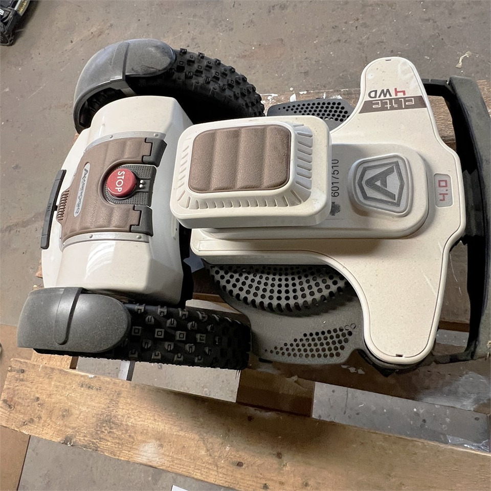 Ambrogio 4.0 Elite Premium 4 wd - جزازة أعشاب الحدائق: صورة 5 Ambrogio 4.0 Elite Premium 4 wd - جزازة أعشاب الحدائق: صورة 5