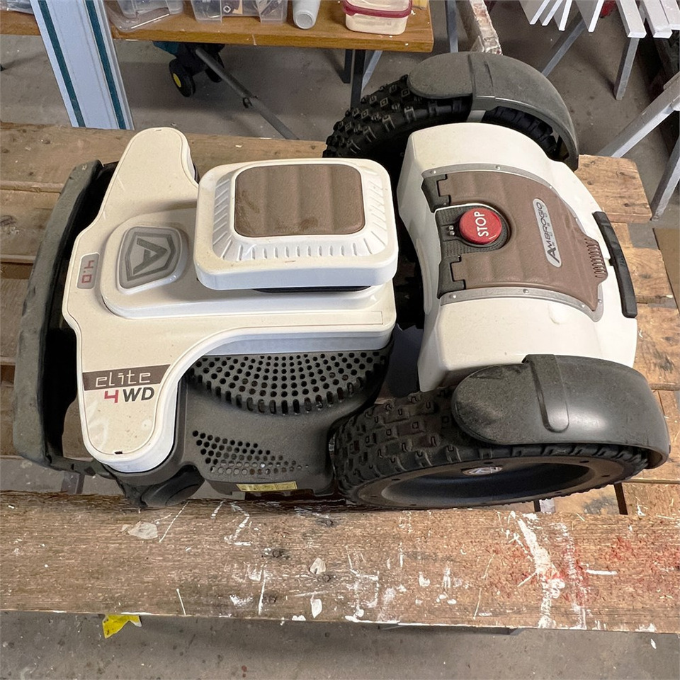 Ambrogio 4.0 Elite Premium 4 wd - جزازة أعشاب الحدائق: صورة 1 Ambrogio 4.0 Elite Premium 4 wd - جزازة أعشاب الحدائق: صورة 1