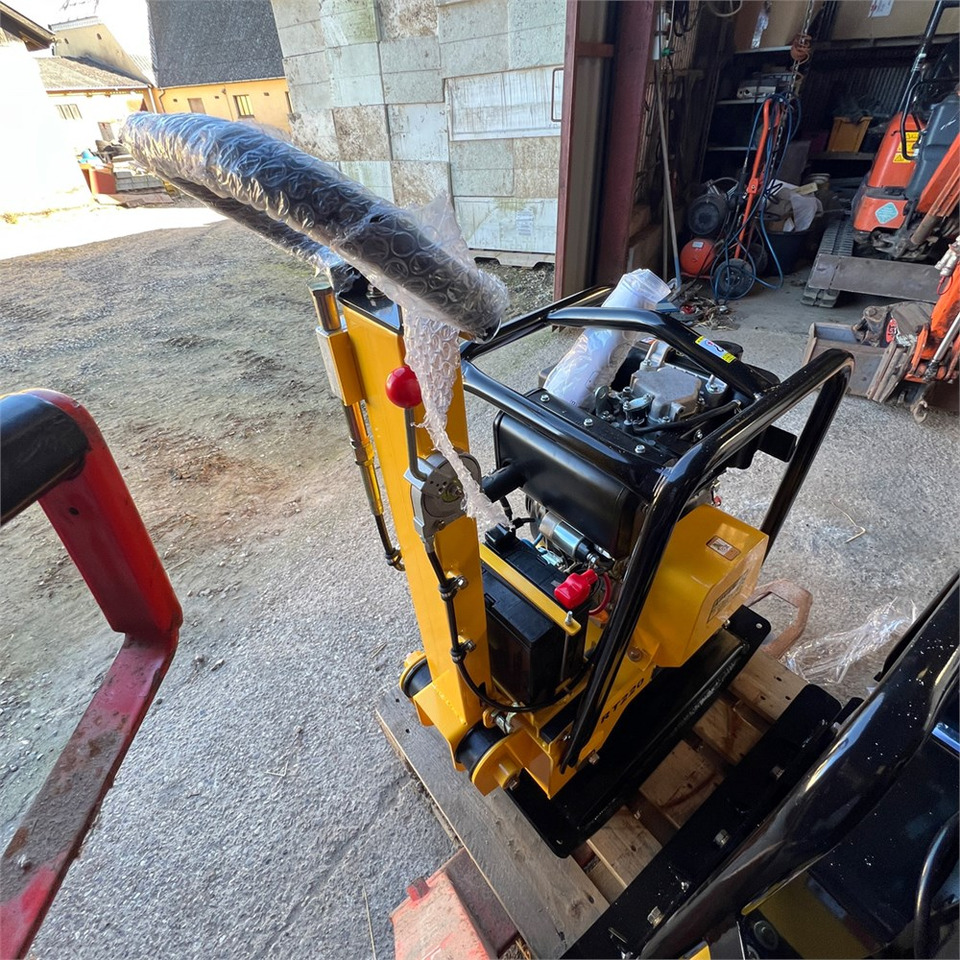 Bernards RT220-1 - لوحة اهتزازية: صورة 4 Bernards RT220-1 - لوحة اهتزازية: صورة 4