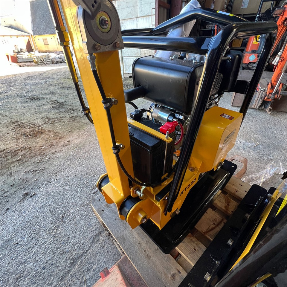 Bernards RT220-1 - لوحة اهتزازية: صورة 5 Bernards RT220-1 - لوحة اهتزازية: صورة 5