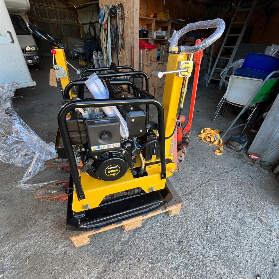 Bernards RT220-1 - لوحة اهتزازية: صورة 1 Bernards RT220-1 - لوحة اهتزازية: صورة 1