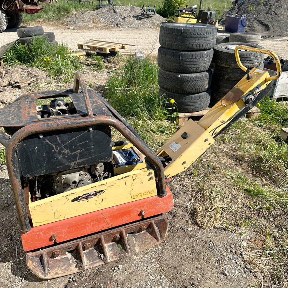 لوحة اهتزازية Dynapac LG500: صورة 12 لوحة اهتزازية Dynapac LG500: صورة 12