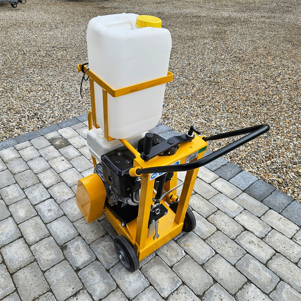 Euro Shatal CS 454M - آلة أسفلت: صورة 4 Euro Shatal CS 454M - آلة أسفلت: صورة 4