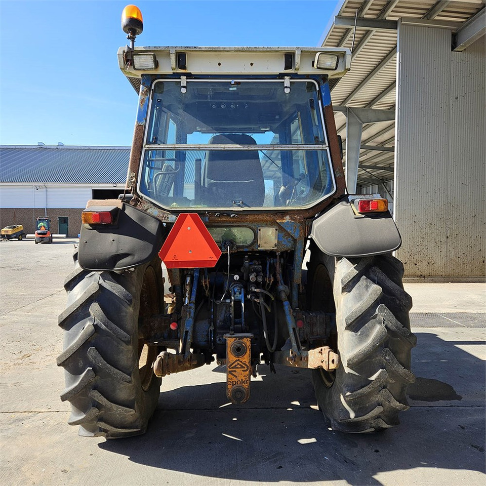 Ford 6810 - جرار: صورة 4 Ford 6810 - جرار: صورة 4