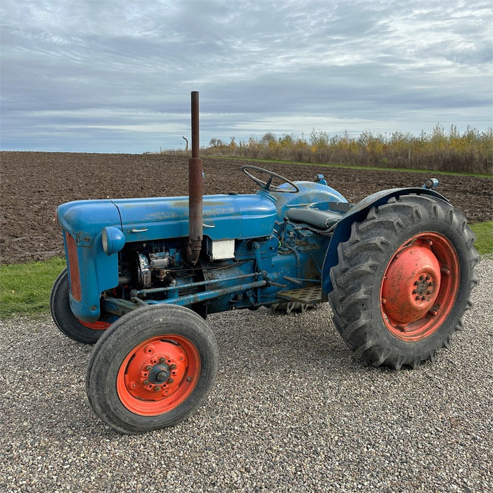 Ford Dexta T3 - جرار: صورة 1 Ford Dexta T3 - جرار: صورة 1