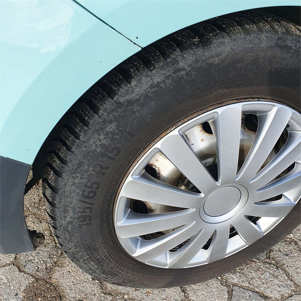 فان المدمجة Ford Transit Courier 1,0 Ecoboost: صورة 21