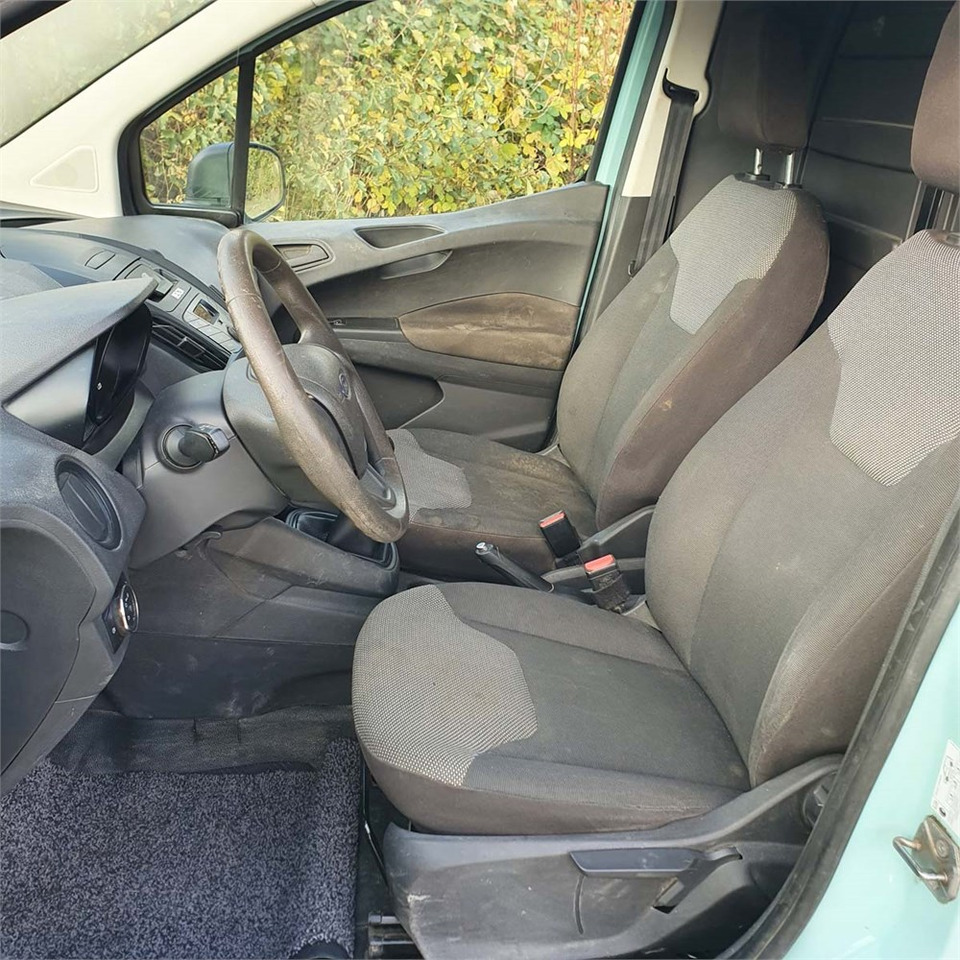 فان المدمجة Ford Transit Courier 1,0 Ecoboost: صورة 13