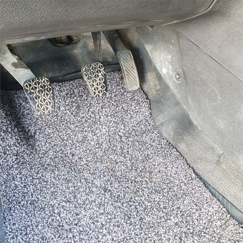 فان المدمجة Ford Transit Courier 1,0 Ecoboost: صورة 18