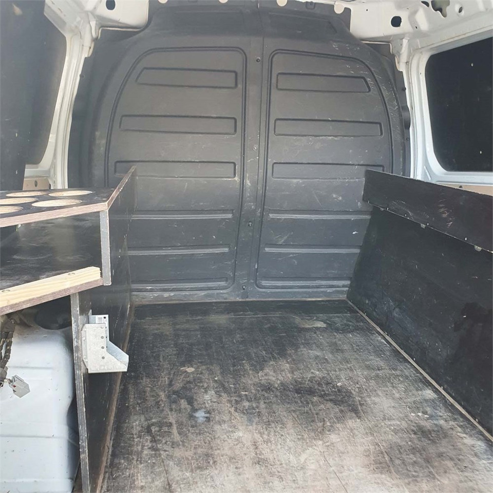 فان المدمجة Ford Transit Courier 1,0 Ecoboost: صورة 11