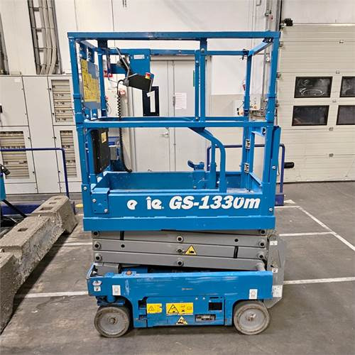 Genie GS1330m - رافعة هيدروليكية مقصية: صورة 1 Genie GS1330m - رافعة هيدروليكية مقصية: صورة 1