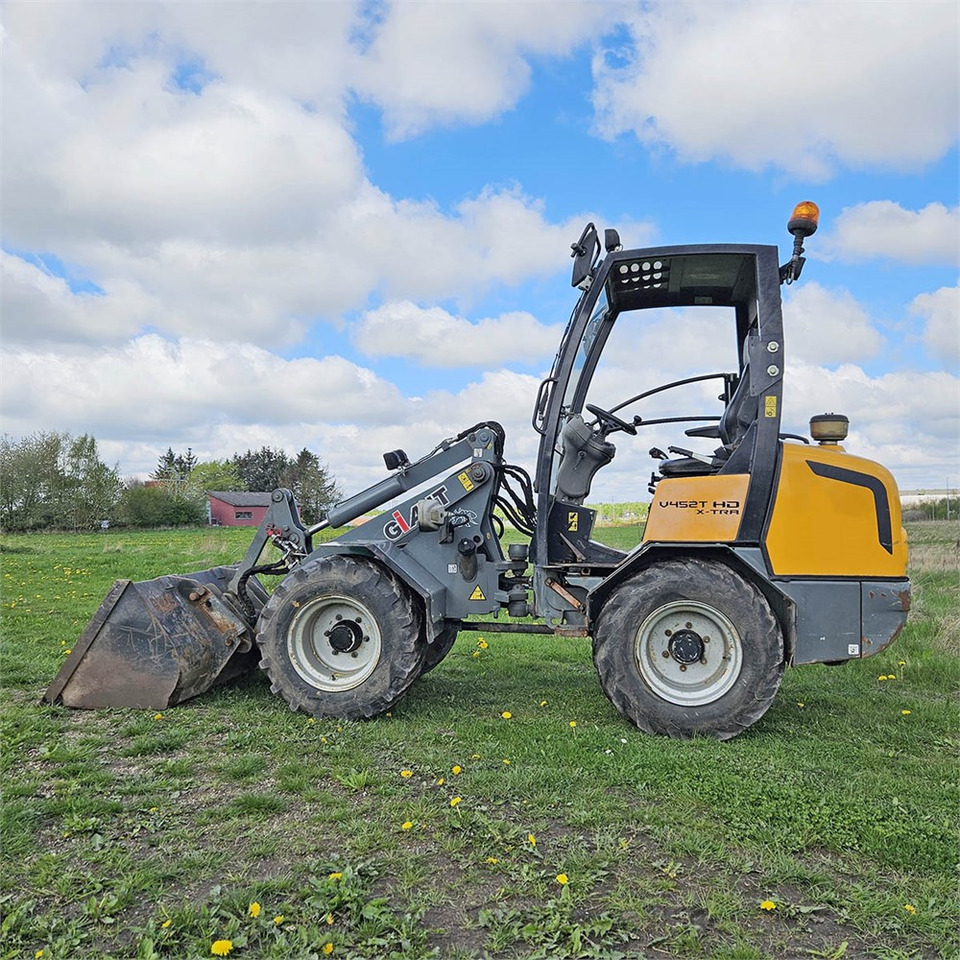 Giant V452T X-TRA HD - اللودر بعجل: صورة 4 Giant V452T X-TRA HD - اللودر بعجل: صورة 4