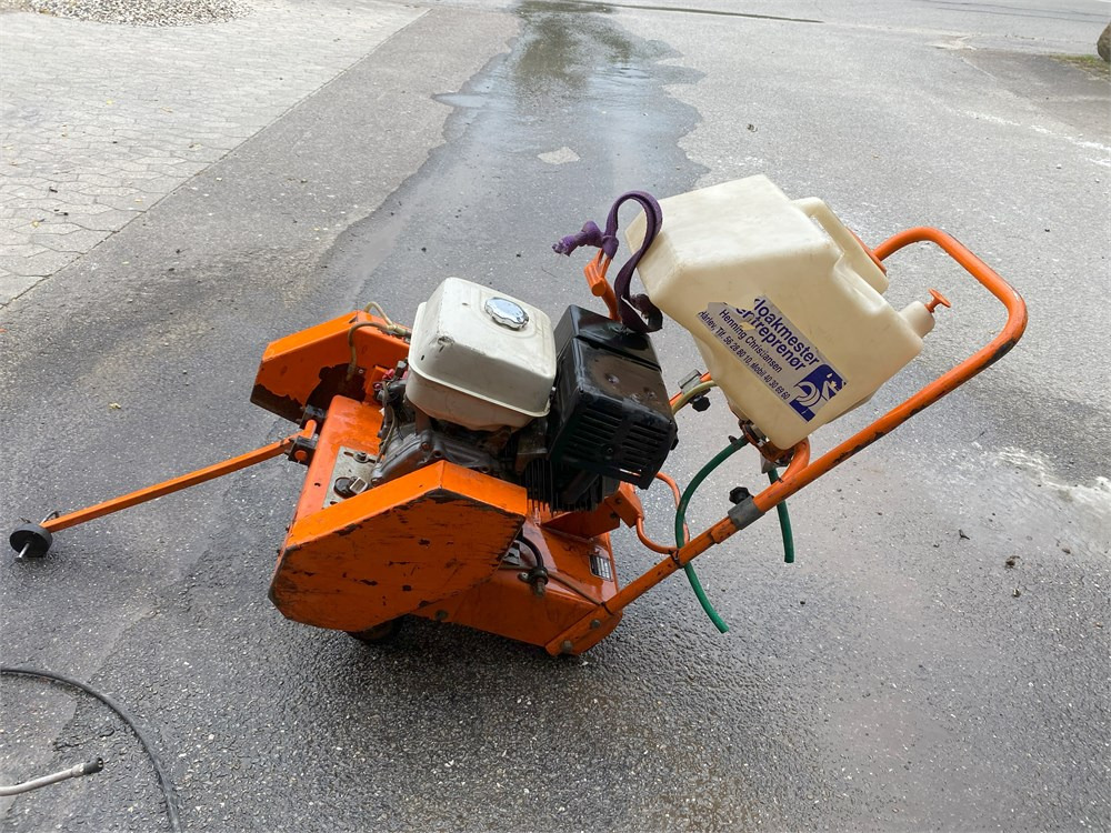 Gölz FS 170 - آلة أسفلت: صورة 1 Gölz FS 170 - آلة أسفلت: صورة 1