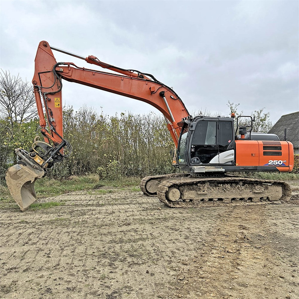 حفار زحاف Hitachi ZX250 LC-6: صورة 1